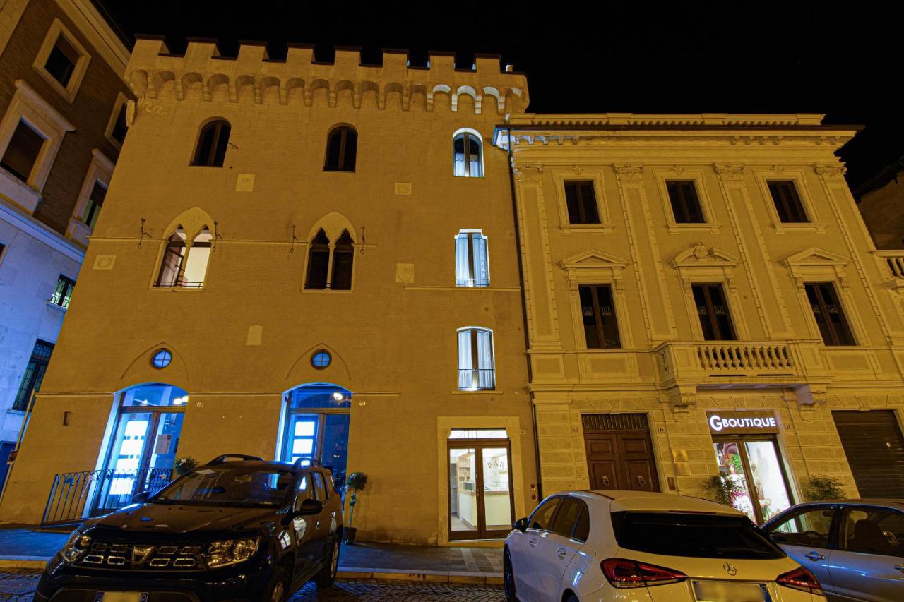 Piazza Del Mercato LʼAquila Exteriör bild