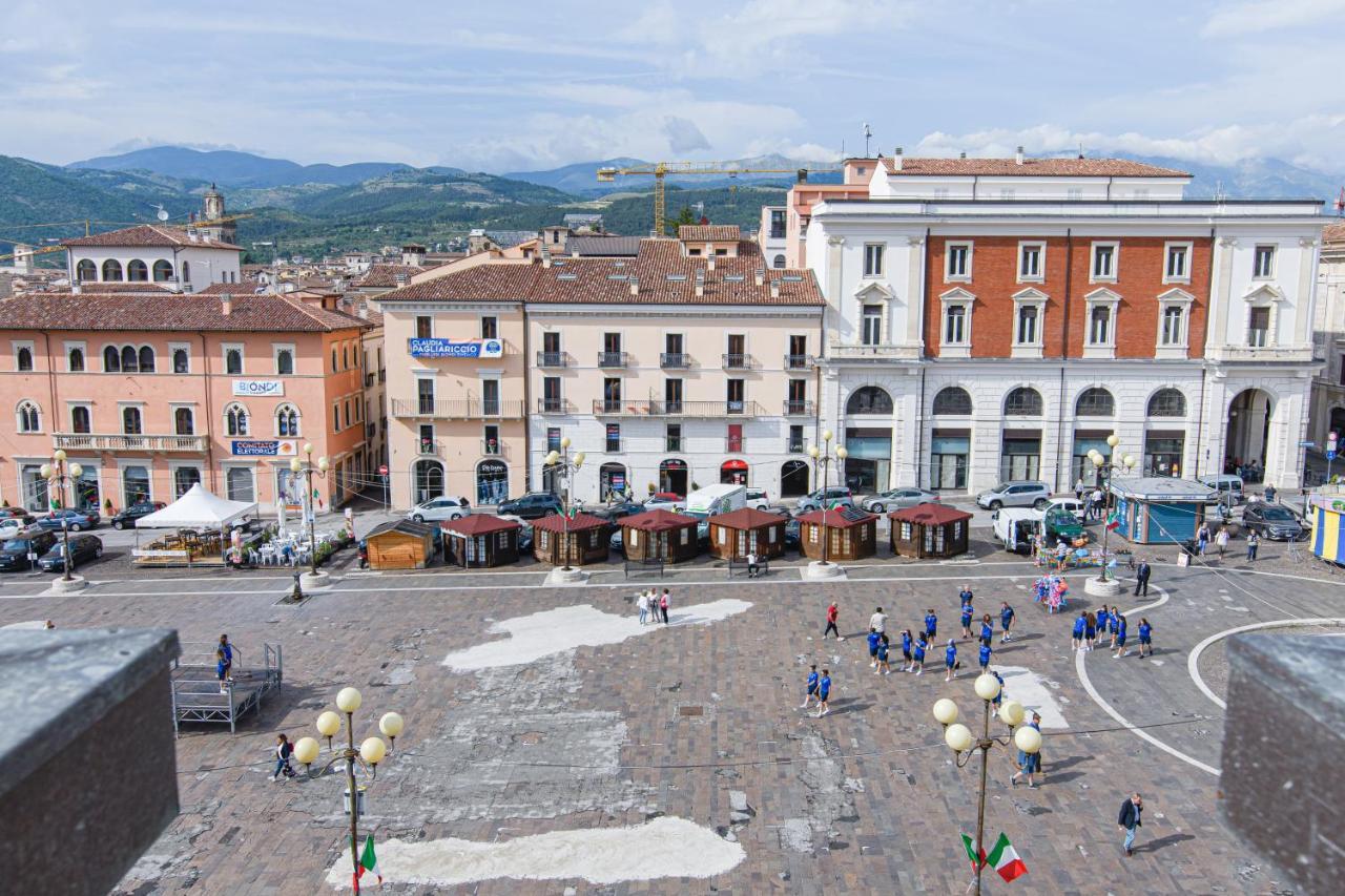 Piazza Del Mercato LʼAquila Exteriör bild